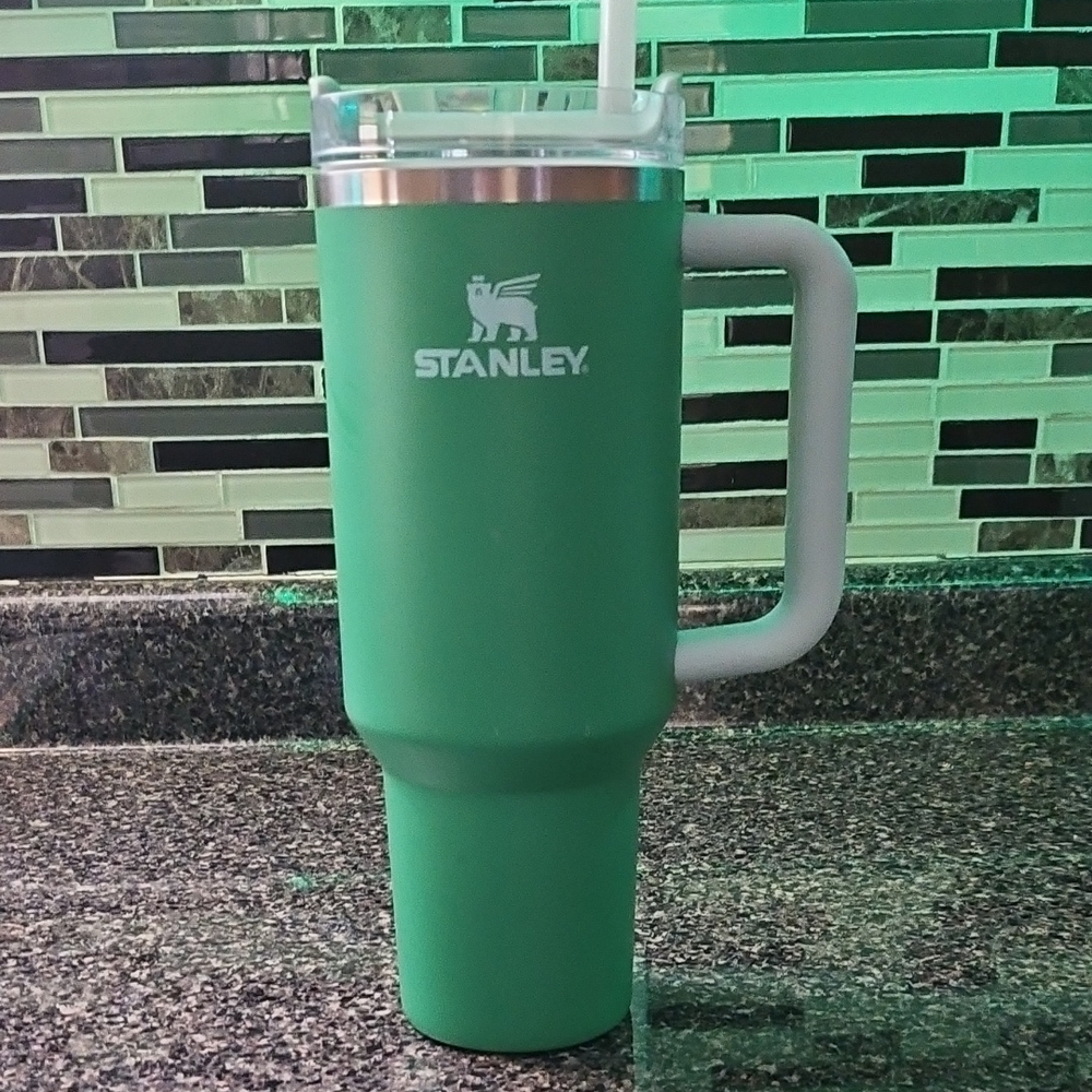Stanley Green Travel Tumbler with Handle 40 Fl Oz. Good Condition